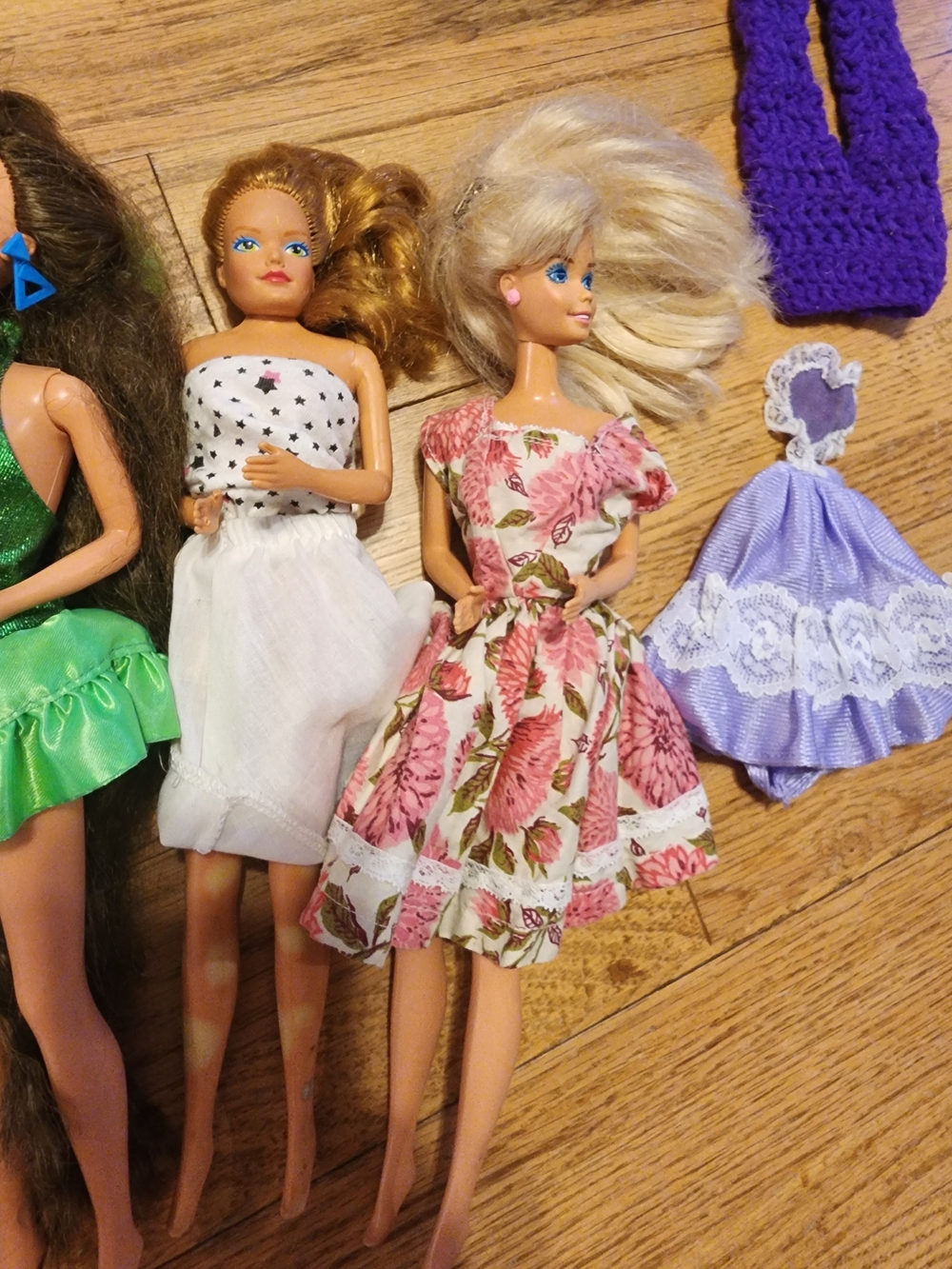 Vintage Mattel Barbie Dolls Assorted Colors - Picture 4 of 5